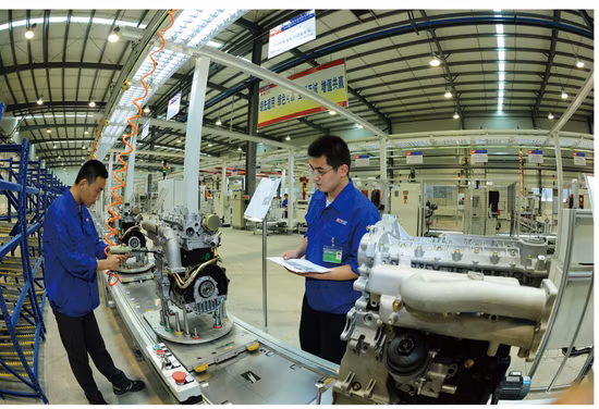 Potente motor a gás de 4 cilindros (YCK05185N